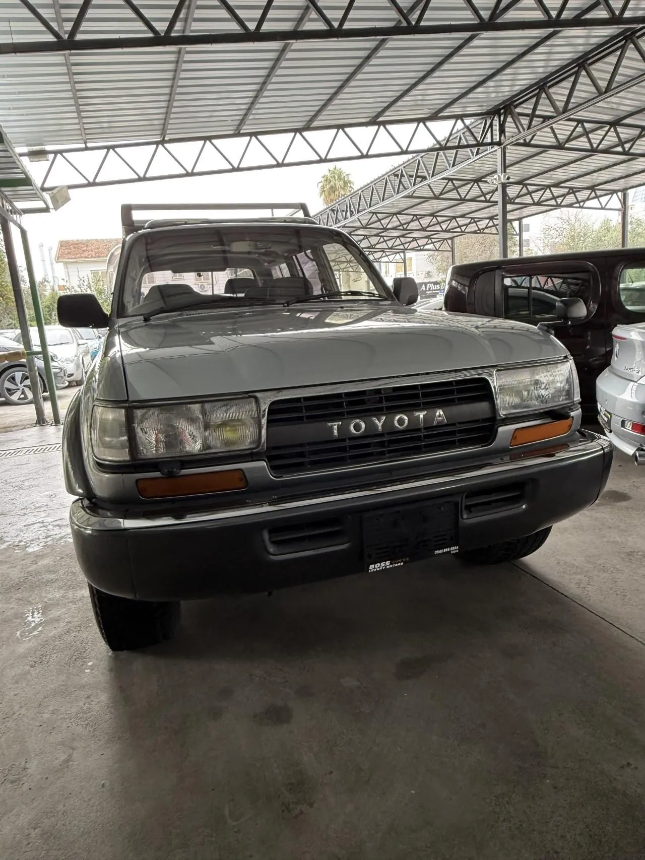 Toyota Land Cruiser — Photo 2
