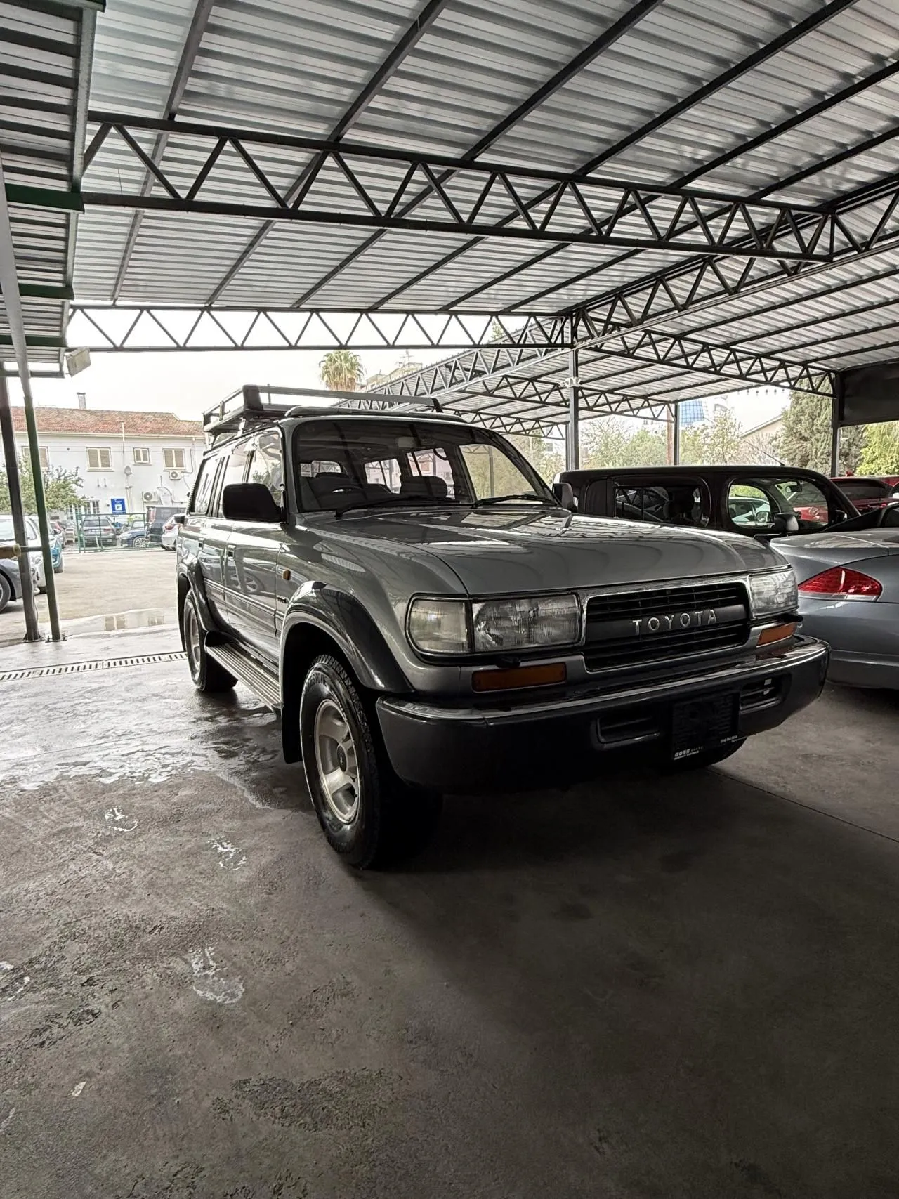 Toyota Land Cruiser — Photo 1